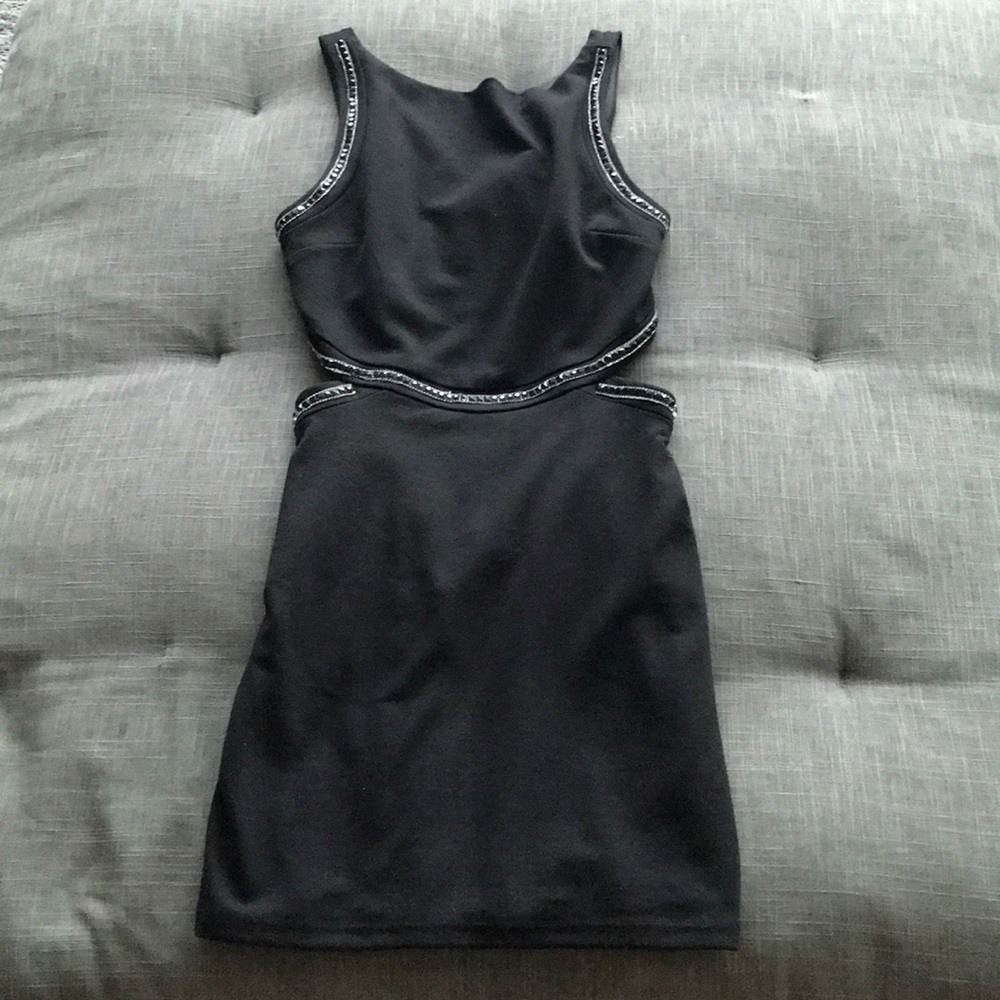 Cute bodycon dress #cutout trend alert
